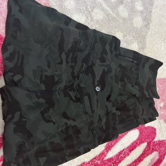 Lululemon - Picture 3 of 3